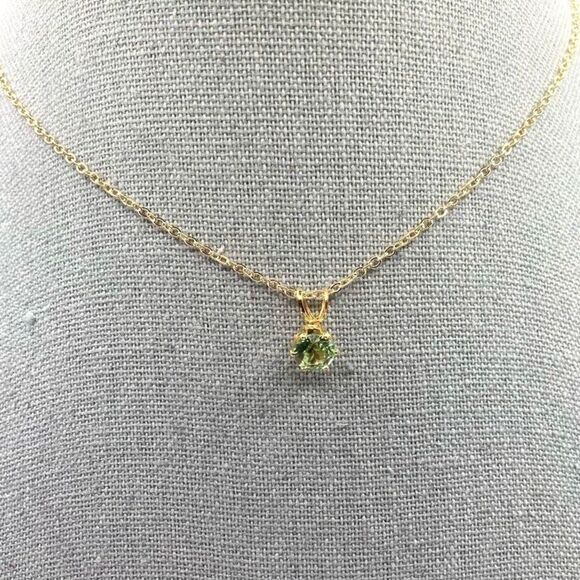 Bianca Stone Swarovski Crystal Dainty Green Crystal Pendant Necklace - Picture 2 of 6